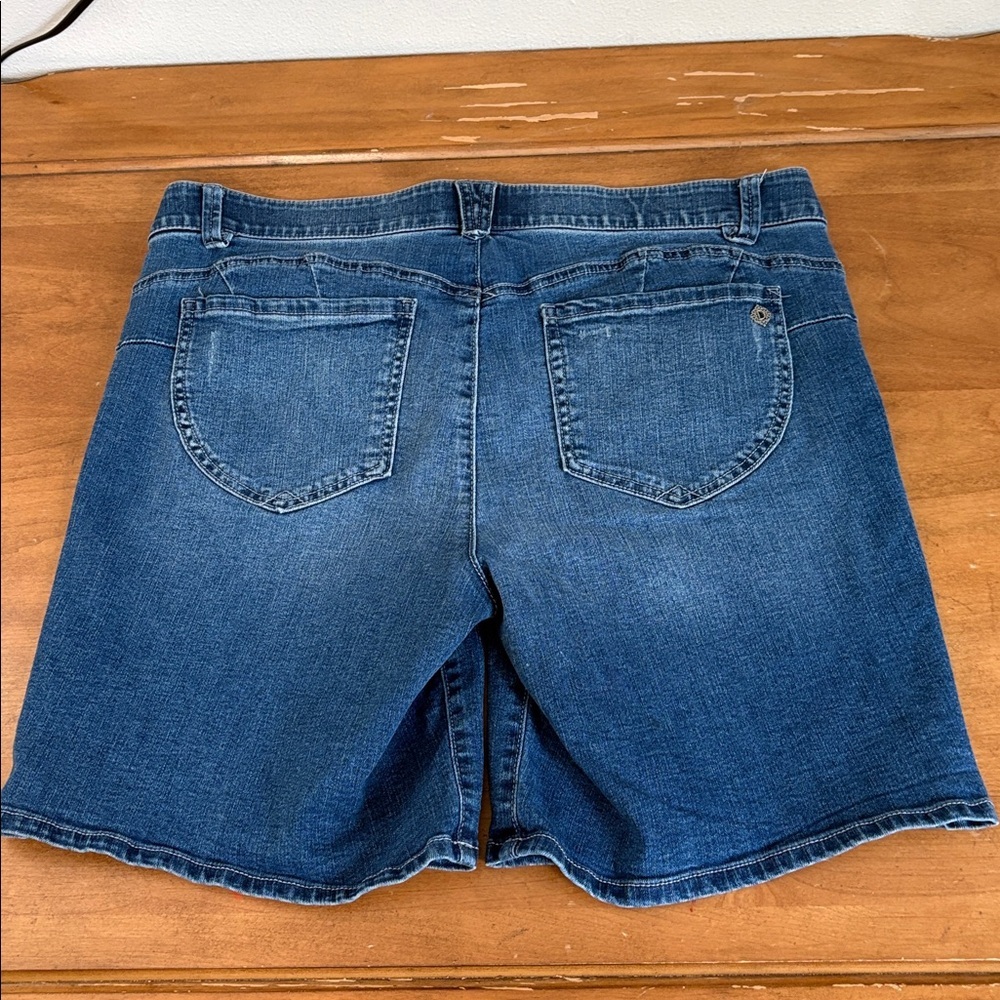 Democracy Jean Shorts Size 16 - Picture 7 of 10